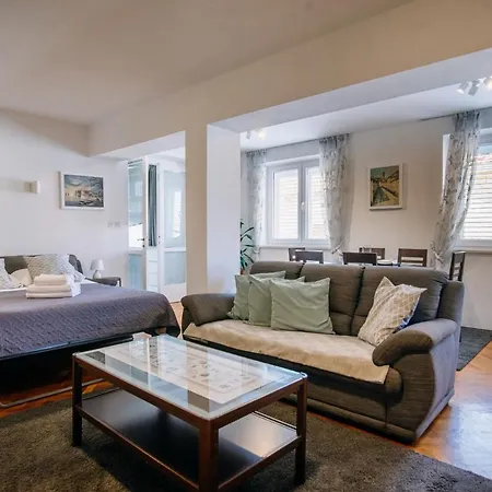 Toma By Duhomes Apartment